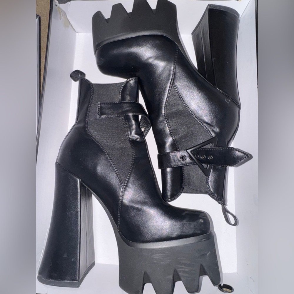 Lamoda Black Heeled Boots with Chunky Platform